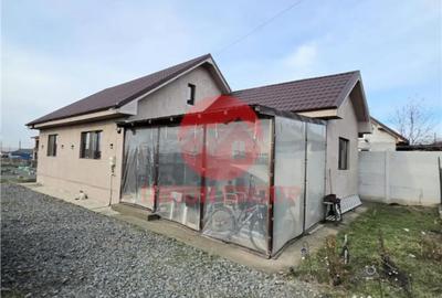 Casă cu 4 camere cu Teren 690 Mp în Corbu - 2