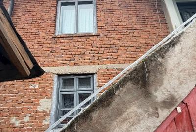 Casă individuală cu 6 camere cu Canalizare în Central - 4