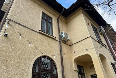 Casă cu 8 camere cu Canalizare în Cotroceni - 1