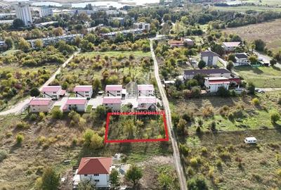 Teren de 1000 mp, în Central - 3