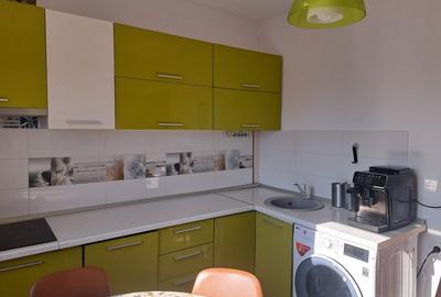 Apartament cu 4 camere decomandat în Dâmbu Pietros - 1