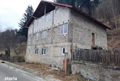 Casă cu Teren 800 Mp în Central - 2