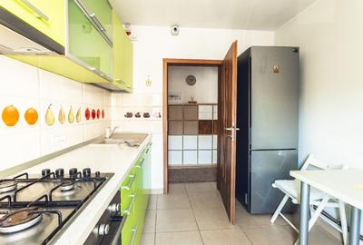 Decebal ,Calea Calarasilor  ,  3 minute metrou Piata Muncii - 29