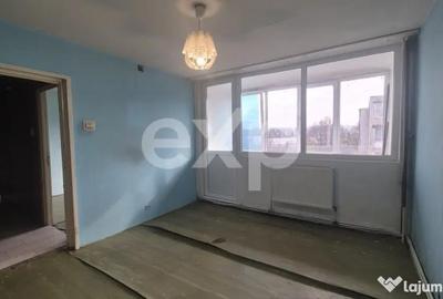 Apartament cu 4 camere decomandat, mobilat în Negru Vodă