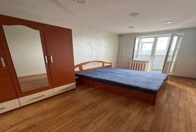 Apartament cu 3 camere decomandat în Cetății