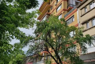Apartament cu 3 camere decomandat în Rahova