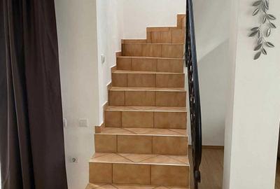 Casă cu 3 camere în Noua - 7