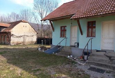 Casă cu 2 camere cu Teren 2200 Mp în Lisnău - 1