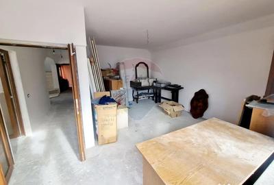 Casă cu 5 camere cu Teren 465 Mp în Dărmănești - 6