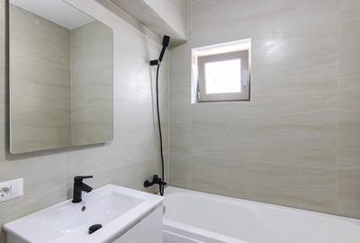 Casă cu 7 camere cu Teren 369 Mp în Ferme