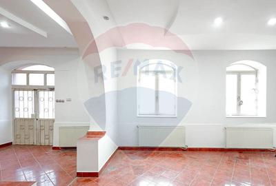 Spațiu comercial, de 160 mp, în Central