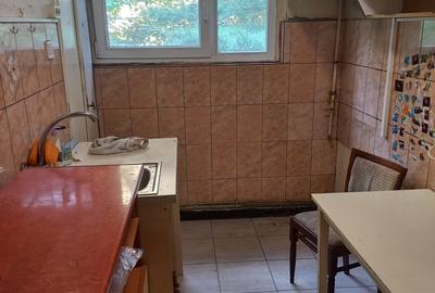 Apartament cu trei camere intr-o zona buna,partial renovat - 11