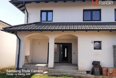 Duplex cu 4 camere cu Canalizare în Plopi - 1