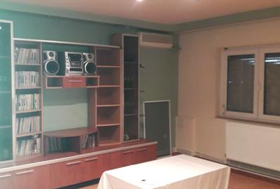 Apartament cu 3 camere decomandat, mobilat în Micro 21