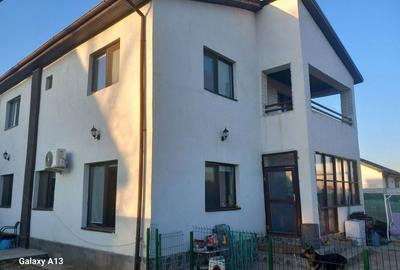 Casă cu 5 camere cu Teren 300 Mp în Găneasa