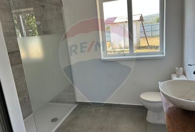 Casa renovata cu 4 camere in Urechesti - 9