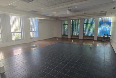 Spațiu comercial, de 750 mp, în Central - 1