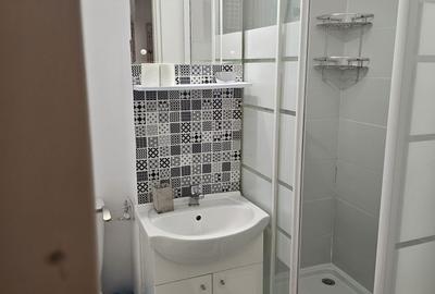 Apartament cu 3 camere semidecomandat în Central - 1