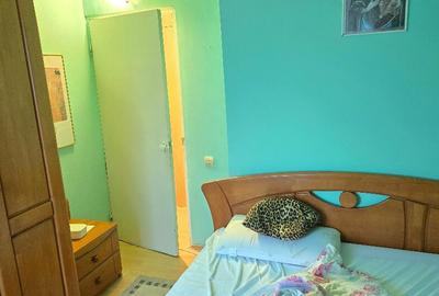 Vand apartament 3 camere semidecomandat in Deva, zona Micro 15, etaj 3 - 7