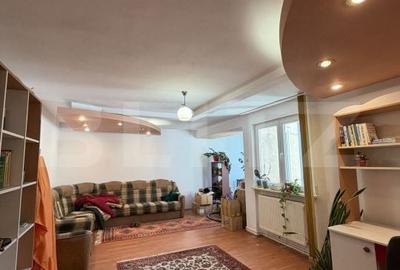 Apartament cu 4 camere decomandat în Rovinari