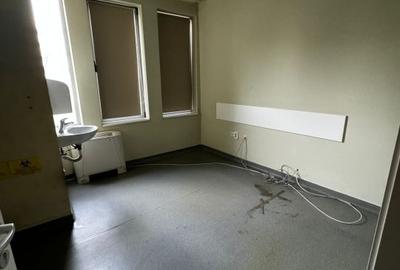 Spatiu comercial pe 2 nivele 700mp cu 20 incaperi si 10 bai pretabil clinica - 4
