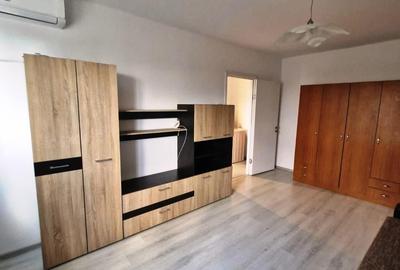 Garsonieră decomandată în Muncii - 1