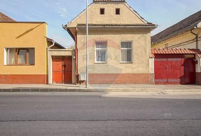 Casă cu 3 camere cu Teren 290 Mp în Brașovul Vechi - 1
