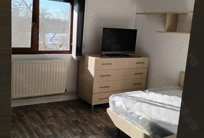 Inchiriez apartament cu 2 camere decomandat etaj 1 - 8