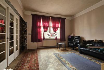 Casă cu 4 camere decomandat în Calea Poplăcii