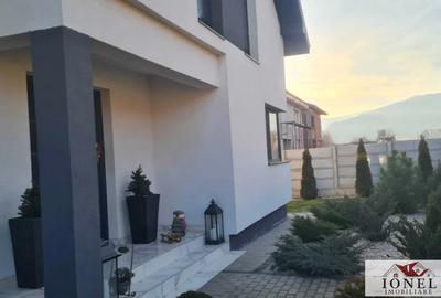 Casă individuală cu 5 camere în Micești