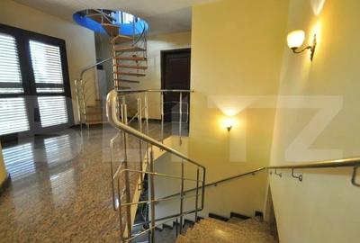 Casă cu 10 camere cu Teren 363 Mp în Democrației - 1