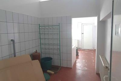 Spațiu comercial, de 145 mp, în Central - 7