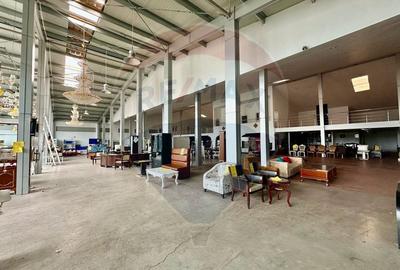 Spațiu comercial, de 1,400 mp, în Est - 5