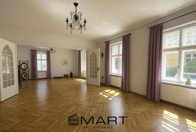 Apartament cu 3 camere semidecomandat în Central
