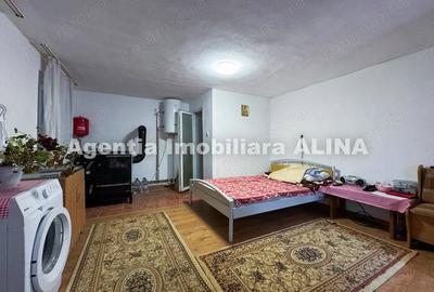 Casă cu 4 camere în Central - 2