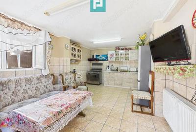 Casa cu 4 camere in Parneava - 1