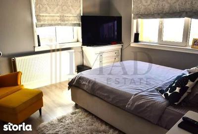 Casă cu 8 camere cu Teren 230 Mp în Aninoasa - 3