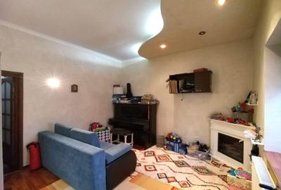 Casă individuală cu 6 camere în Podul de Fier