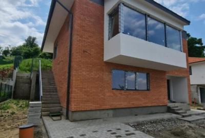 Casa individuala, 5 camere, 714 mp de teren, la 5 minute de - 2