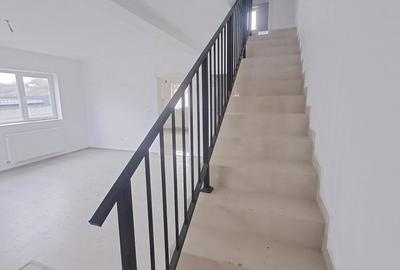 Casă cu 4 camere cu Teren 200 Mp în Bucium - 8
