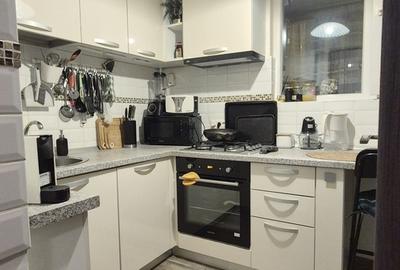 Apartament cu 3 camere semidecomandat în Berceni - 9