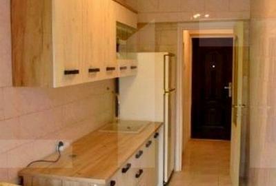 Apartament de vanzare, cu 3 camere, 52 mp, zona Pajura