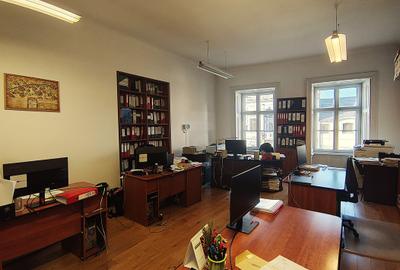 De vânzare – Apartament 62 mp, ideal pentru birou sau spațiu comercial, pe strad - 2