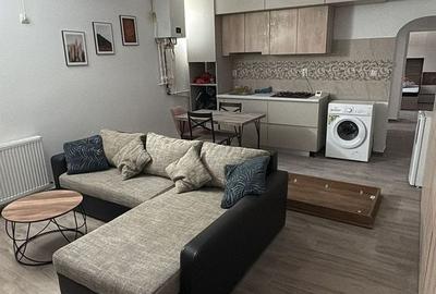 Apartament cu 2 camere semidecomandat, mobilat în Est