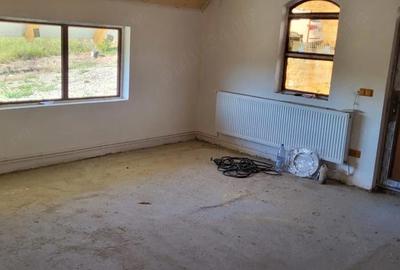 Casă cu Teren 500 Mp în Aninoasa - 1