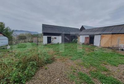 Casă cu 3 camere cu Teren 1500 Mp în Central - 1