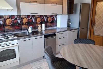 Apartament cu 3 camere decomandat, mobilat în Central - 1