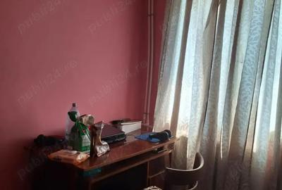 Vand apartament 2 camere Etaj 3 - 3