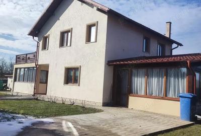 Casă cu 4 camere cu Teren 500 Mp în Central - 7