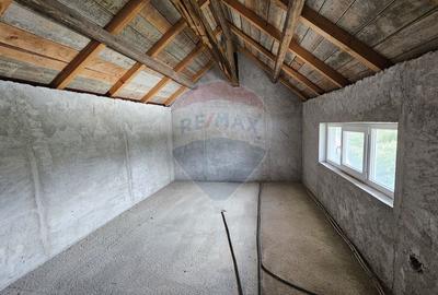 Casă individuală cu 6 camere cu Canalizare în Lisaura - 31